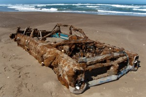 Photo By 1964. Pontiac Bonneville Rusted Abandoned 乗り捨てられた車