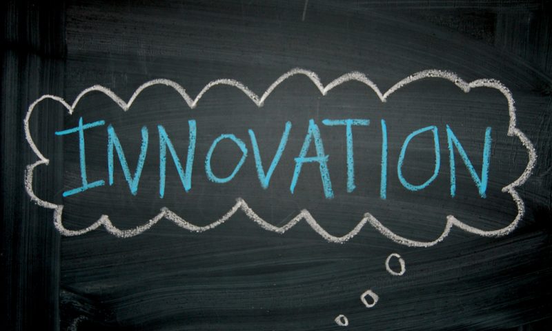 英語脳メルマガ 第02260号 The cure for Apple is to innovate its way out of its current predicament の意味は?