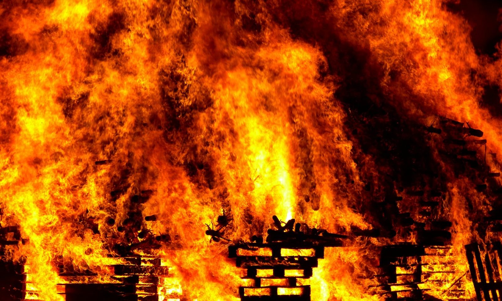 英語脳メルマガ 第号 A Fire Official Told Afp News Agency The Blaze Started At A Two Metre Tall 6 7ft Cooling Tower の意味は 英語脳ネット