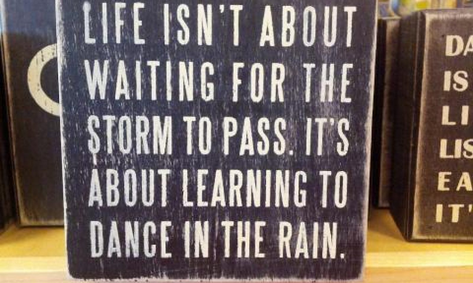 英語脳メルマガ 第号 Life Isn T About Waiting For The Storm To Pass It S About Learning To Dance In The Rain の意味は 英語脳ネット
