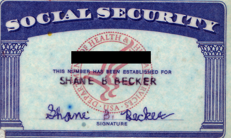 英語脳メルマガ 第02429号 demanding the government suspend the use of identification numbers の意味は?