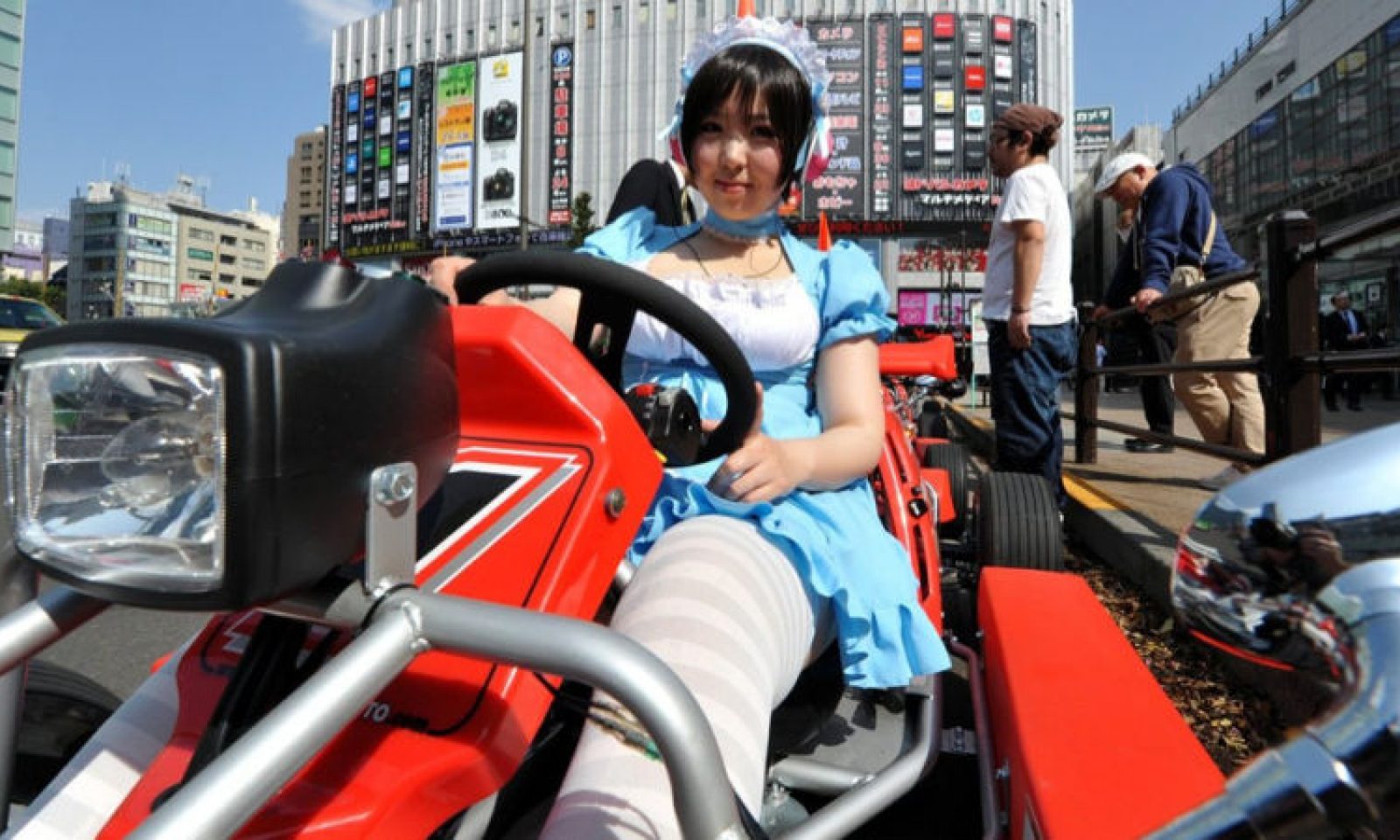 英語脳メルマガ 第02561号 Why Not Rent Go Karts And Ride Around Akihabara You Can Dress In Many Costumes の意味は 英語脳ネット