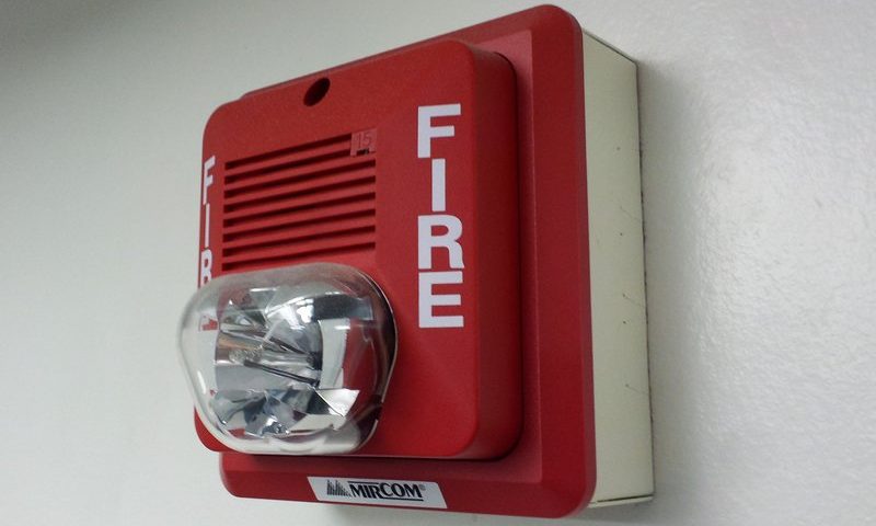 英語脳メルマガ 第02785号 Today, I discovered that the fire alarm in my building will go insane の意味は?
