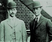英語脳メルマガ 第03129号 And why is it that the Wright brothers were able to figure out controlled, powered man flight の意味は？