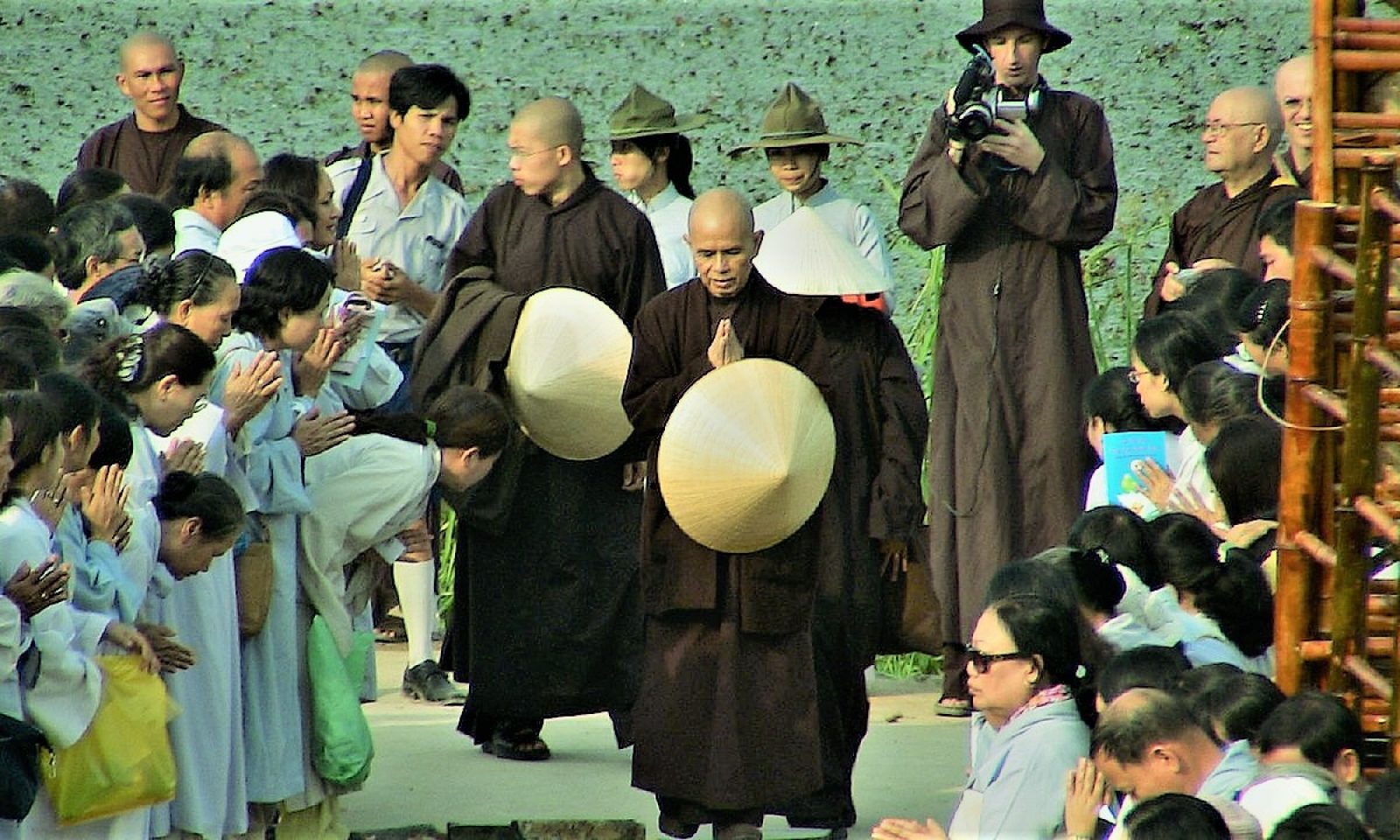 英語脳メルマガ 第号 There And In Talks And Retreats Around の意味は 英語脳ネット